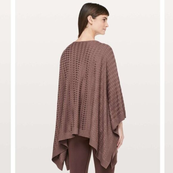 Lululemon Divinity Poncho in Woven Spanish Oak - OS - Picture 3 of 7